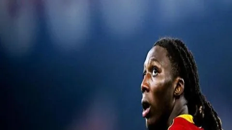 广岛三箭技术总监违规指挥遭亚冠出局，宣布辞职卸任