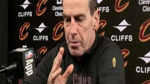 “澳网决赛：兹维列夫对决辛纳，乔科维奇伤退无缘对决”